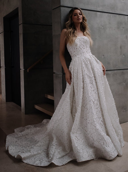 La Premiere - Edinburgh - Vancouver | Edmonton Bridal Shop Wedding Dresses