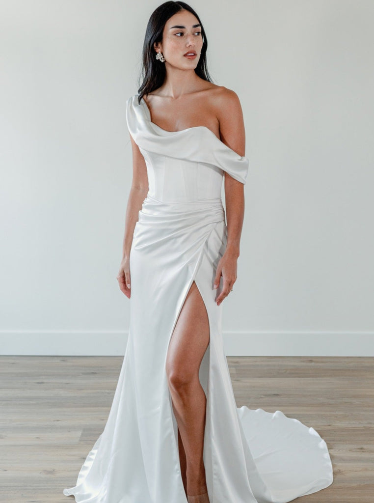willowby trunk show vancouver wedding dress