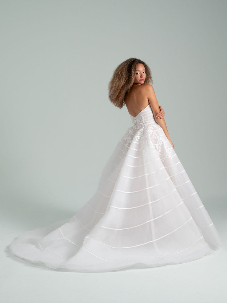 Vancouver wedding dress novelle bridal shop hayley paige