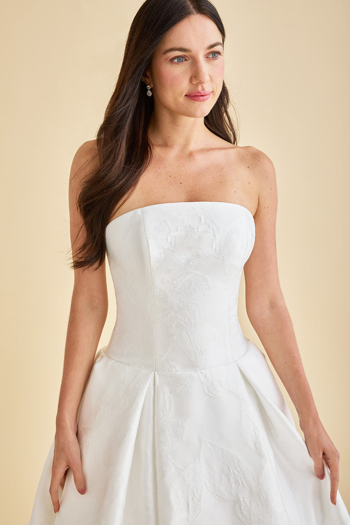 Edmonton weddin gdress novelle bridal shop