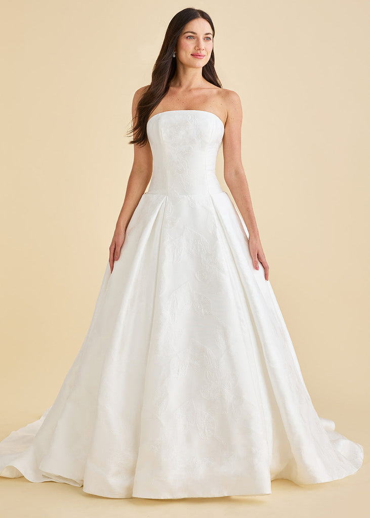 Edmonton weddin gdress novelle bridal shop