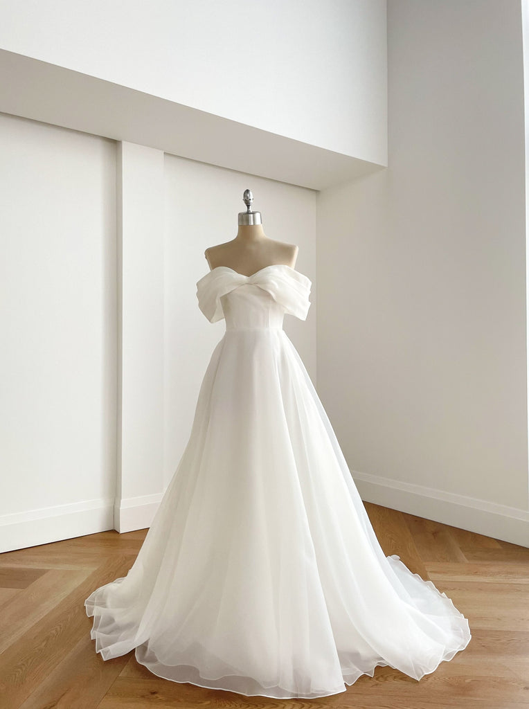 lis simon portia vancouver wedding dress