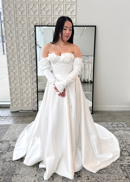 Edmonton Sample Sale - Conney by La Premiere (Size 6) - Vancouver | Edmonton Bridal Shop Wedding Dresses