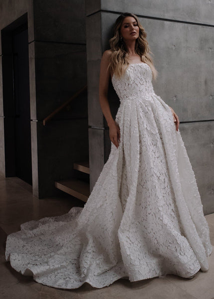 La Premiere - Edinburgh - Vancouver | Edmonton Bridal Shop Wedding Dresses