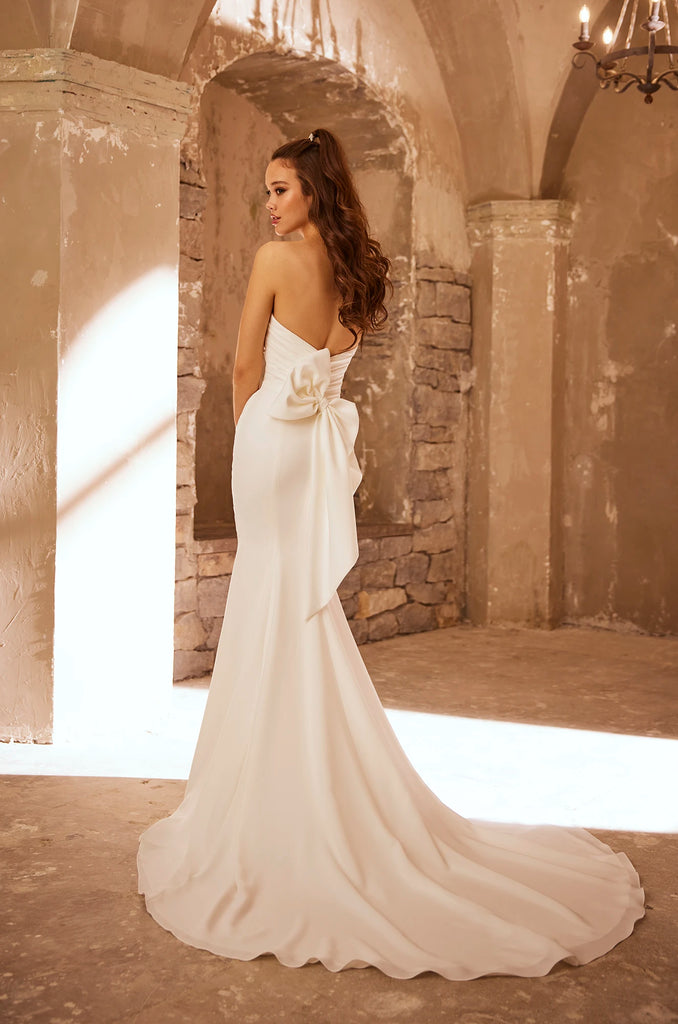 Paloma Blanca P5105 Vancouver Wedding Dress Novelle Bridal