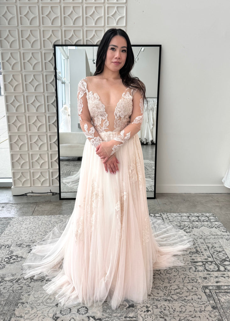 Rhapsody by Willowby (Size 8)