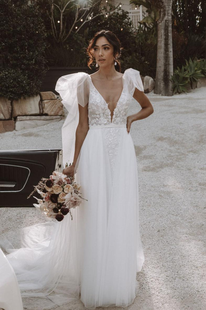 Removable Flowy Skirt | Novelle Bridal Shop | Vancouver + Edmonton Removable Flowy Skirt | Novelle Bridal Shop | Vancouver + Edmonton