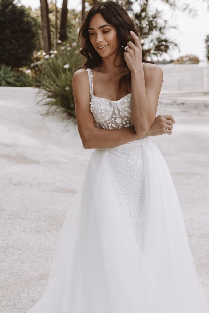 Removable Flowy Skirt | Novelle Bridal Shop | Vancouver + Edmonton Removable Flowy Skirt | Novelle Bridal Shop | Vancouver + Edmonton